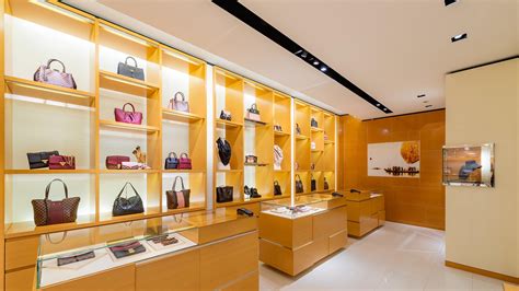 buying louis vuitton in rome|louis vuitton florence italy.